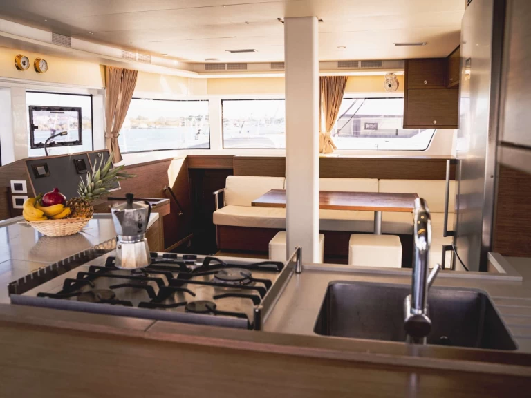 Lagoon AKANA mieten Kaštel Stari