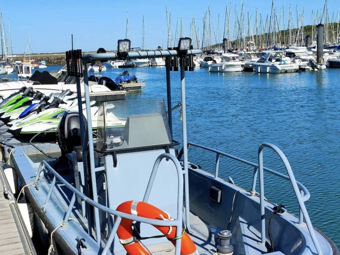 Motorboot mieten in Les Sables-d'Olonne - Boston Whaler Boston Whaler 22 Outrage