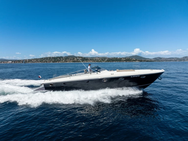 Ein Itama ITAMA 42 mieten in Saint-Tropez