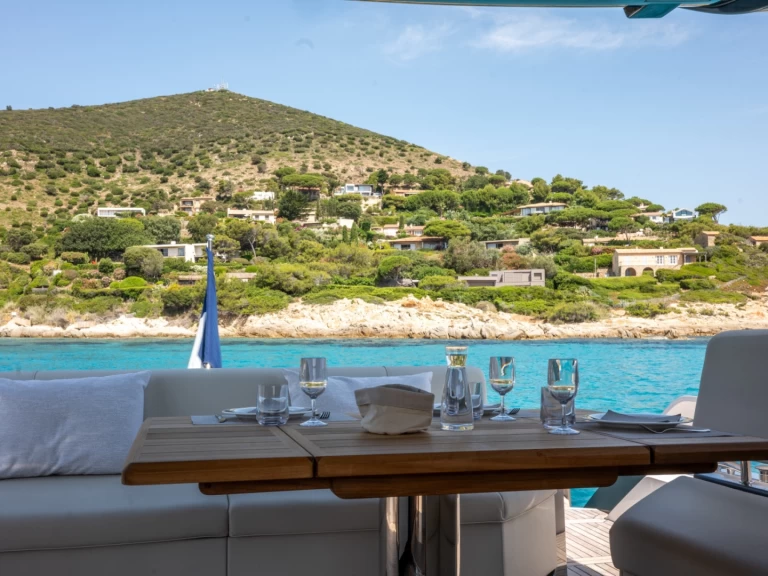 Sunseeker PREDATOR 65 mieten Saint-Tropez