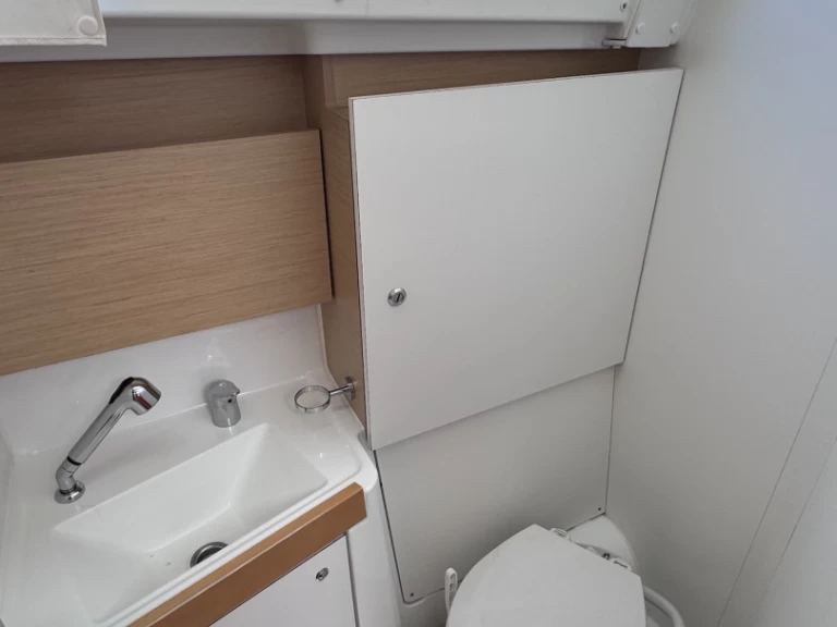 Bénéteau Oceanis 38 mieten Sukošan