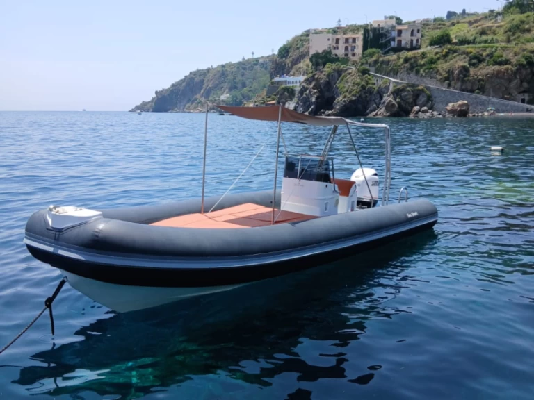 Ein Bwa Bwa 750 mieten in Lipari