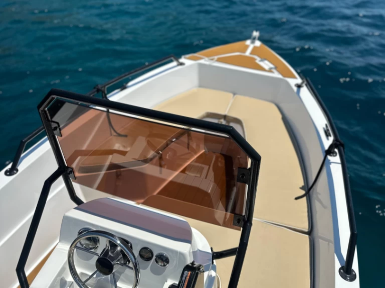 Ein BravaBoats BF 470 mieten in Roses