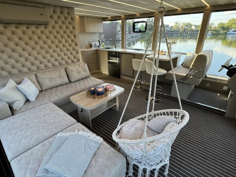 YachtCharter in Waren (Müritz) - Luxboot Luxboot auf SamBoat