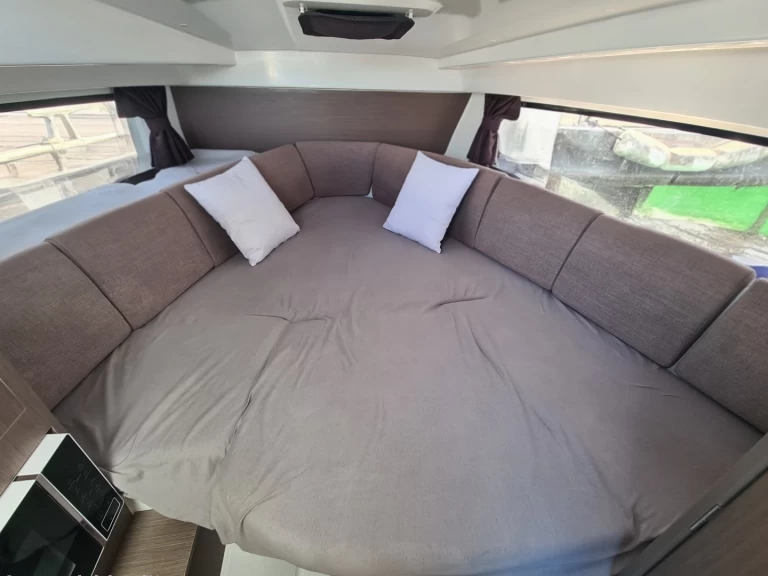 Motorboot mit oder ohne Skipper Bénéteau mieten in Les Sables-d'Olonne