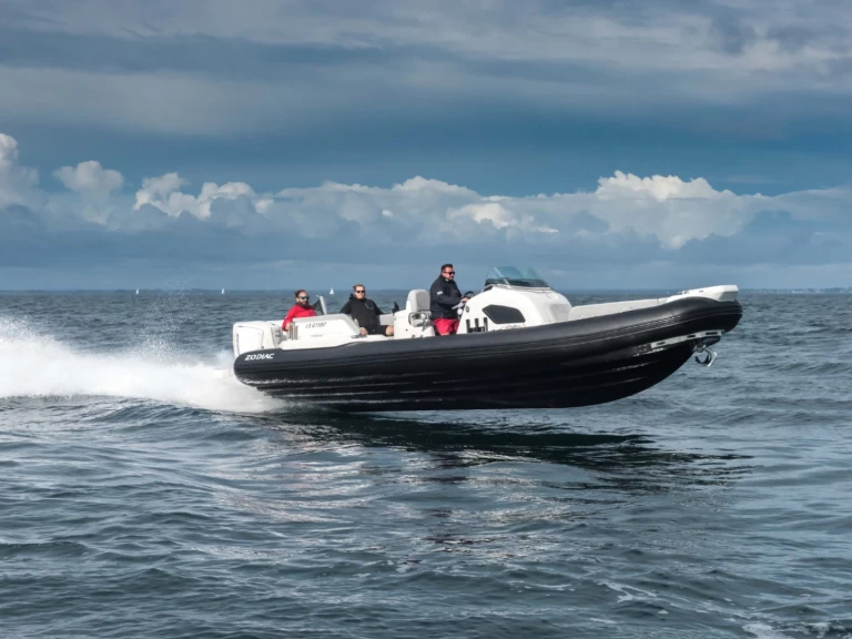 YachtCharter in Les Sables-d'Olonne - Zodiac Medline 9 auf SamBoat