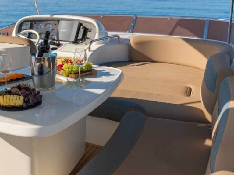 YachtCharter in Ayia Napa - Azimut Azimut 62 auf SamBoat