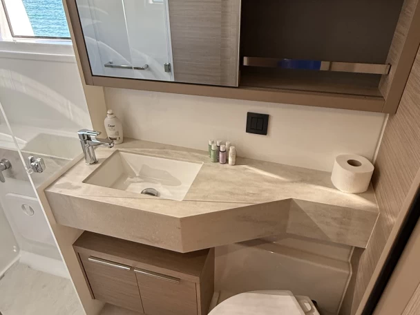 Katamaran mieten in Rogoznica zum besten Preis