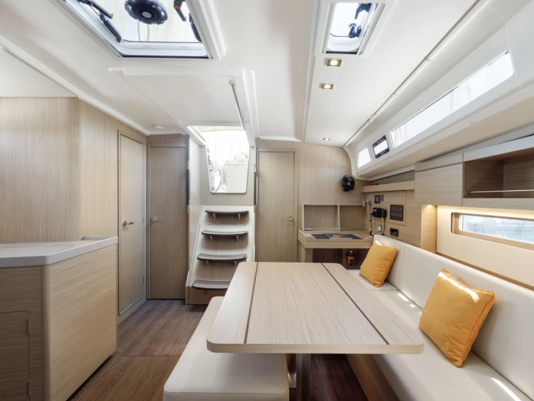 Ein Bénéteau Oceanis 40.1 mieten in Álimos