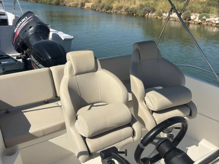 Ein Quicksilver Activ 605 Open mieten in Carnon-Plage