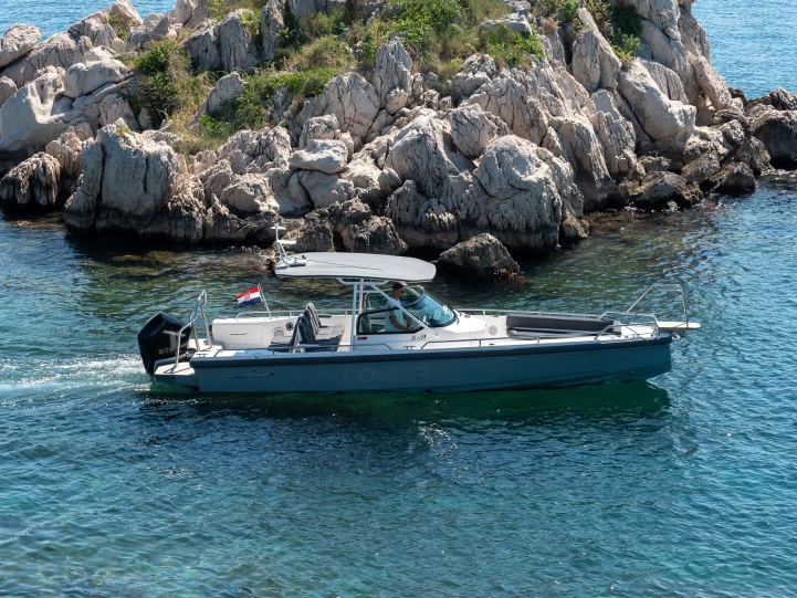 Motorboot mit oder ohne Skipper Axopar mieten in Split