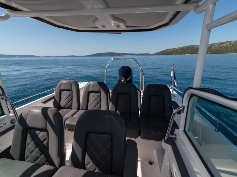 Ein Axopar Axopar 28 T-Top mieten in Split