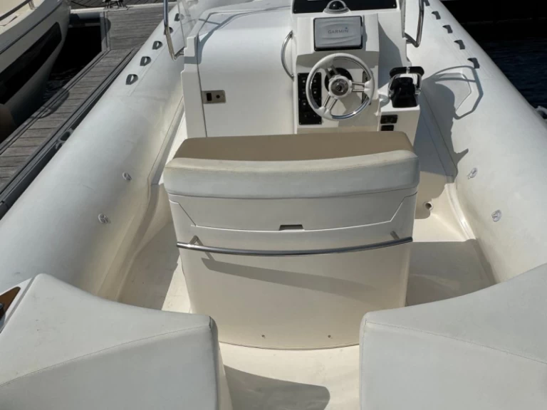 Ein Capelli Tempest 1000 CC mieten in Porto-Vecchio