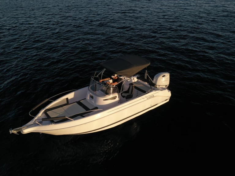 Ein B2 Marine Cap Ferret 702 Open mieten in Ajaccio