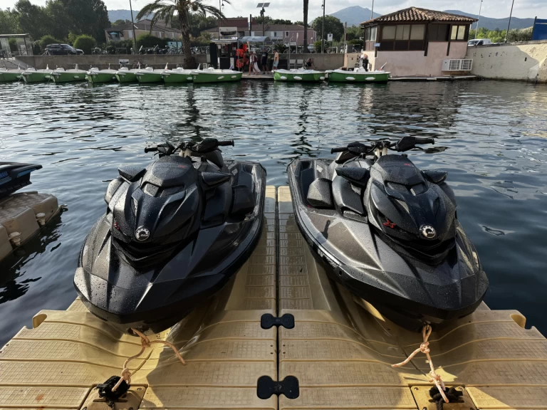 Ein Sea-Doo Sea-Doo RXP-X 300, mieten in Port Grimaud
