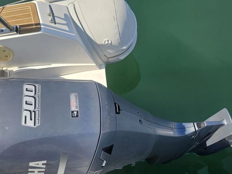 Vermietung Schlauchboot Capelli mit Führerschein