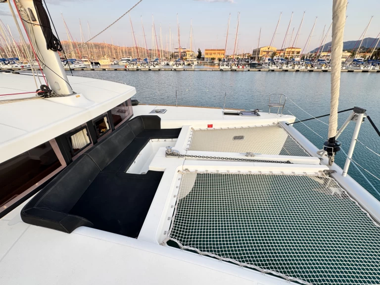 Ein Lagoon Lagoon 450 Sport Top mieten in Nikiána