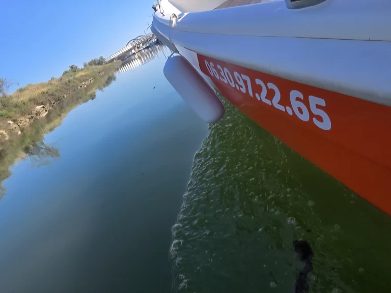 Ein NAVALPLASTICA lancia 450 mieten in Carnon-Plage