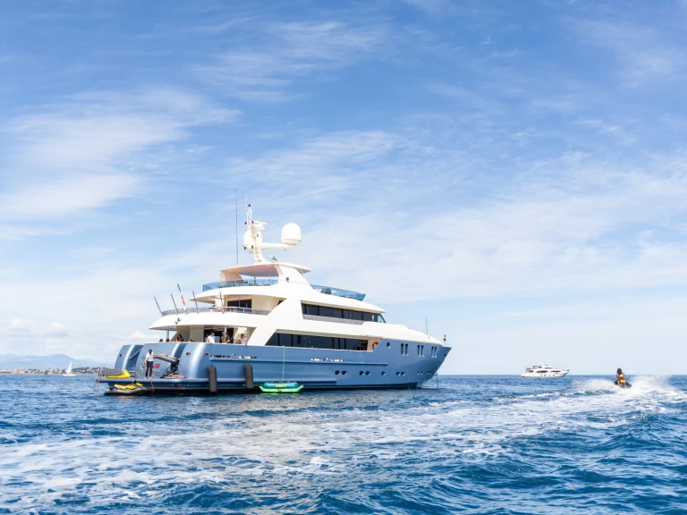 Concept-Marine Custom tri-deck 42 Metre mieten Cannes