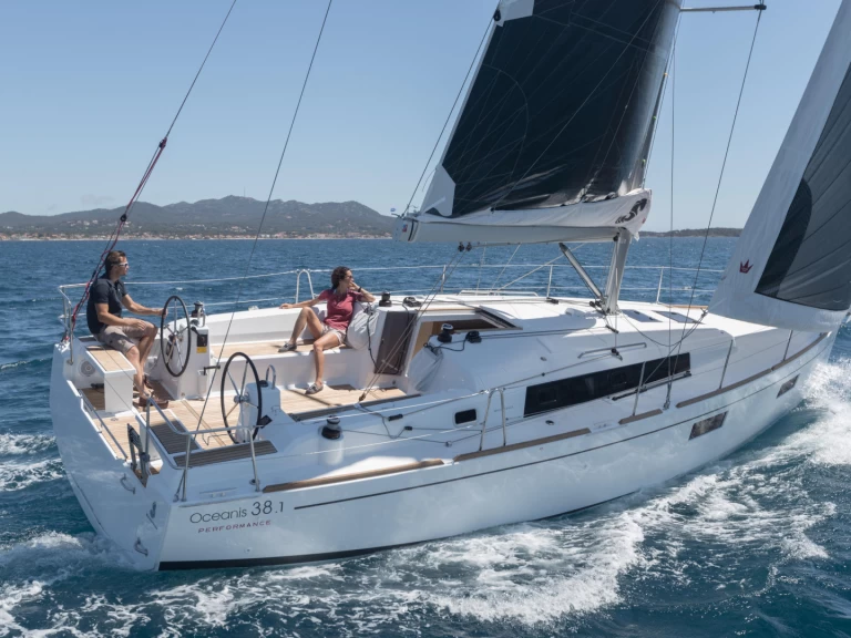 YachtCharter in Procida - Bénéteau Oceanis 38 auf SamBoat