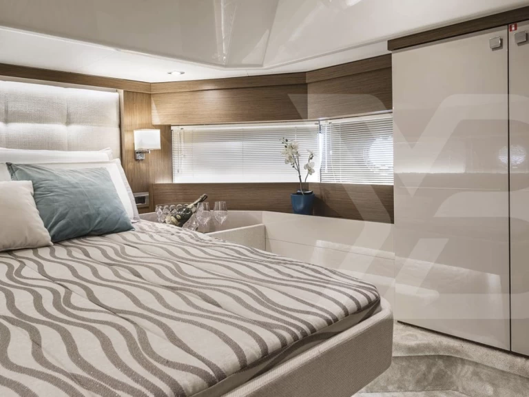 Cranchi Eco Trawler Long Distance 43 mieten Marina de Portimão