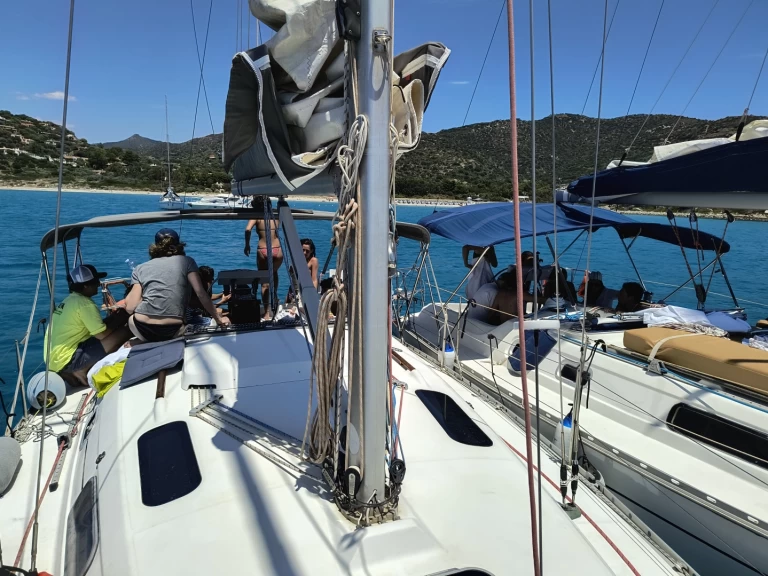 Ein Bénéteau Oceanis 321 mieten in Cagliari