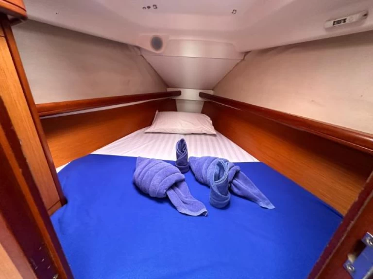 Ein Jeanneau OCEANIS 323 (2 CAB) mieten in Mai Khao