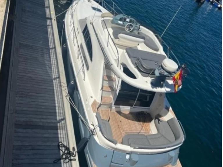 Ein Sealine Sealine 350 Fly mieten in Sanxenxo