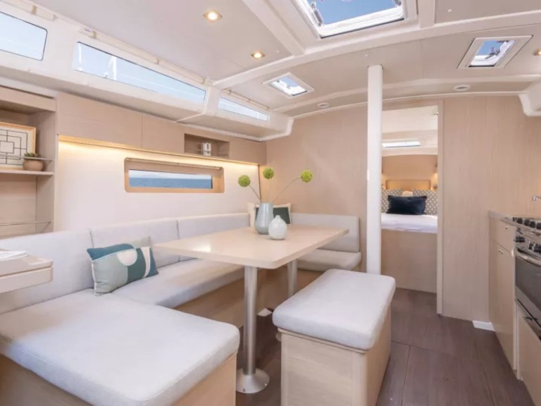 Ein Bénéteau Oceanis 37.1 mieten in Furnari