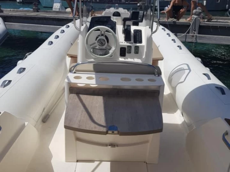 Ein Capelli Tempest 700 Sun mieten in Hyères