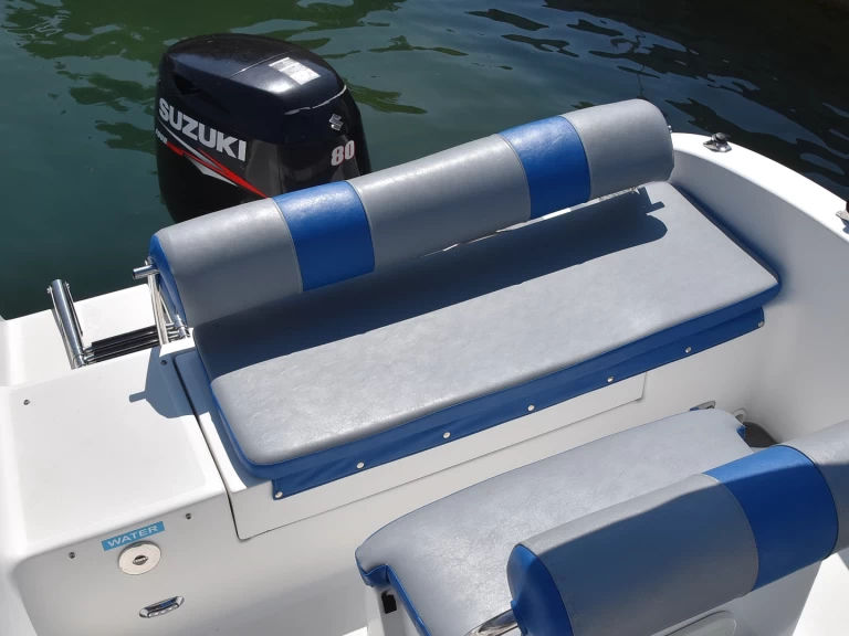 Motorboot mit oder ohne Skipper Holiday mieten in Červar-Porat