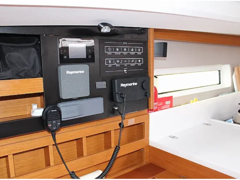 Ein Jeanneau Sun Odyssey 440 mieten in Marigot