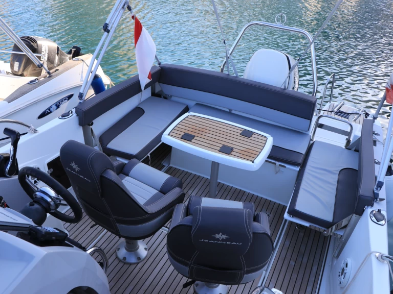 YachtCharter in Monaco-Ville - Jeanneau Cap Camarat 7.5 WA Serie 2 auf SamBoat