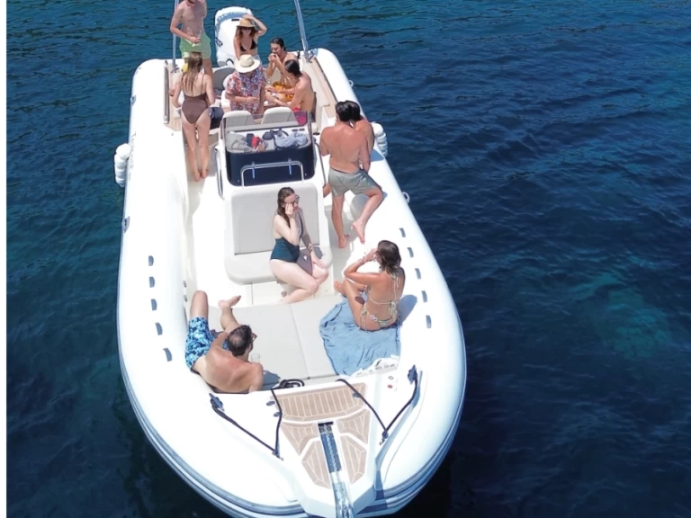 Ein Capelli Tempest 900 Open mieten in Hyères