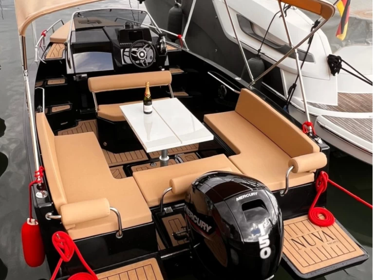 Ein Nuva Nuva M6 mieten in Santa Eulària des Riu