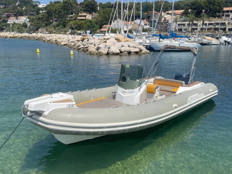 Ein Capelli Tempest 770 mieten in La Madrague