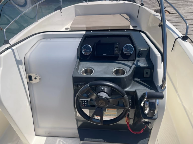 Quicksilver Activ 675 Open mieten La Madrague