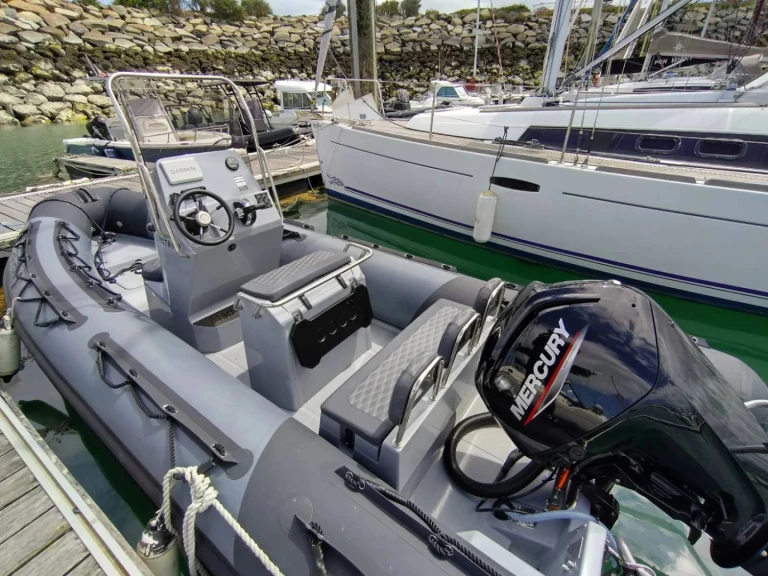 Ein 3D Tender 3D Tender 600 Patrol mieten in Saint-Quay-Portrieux