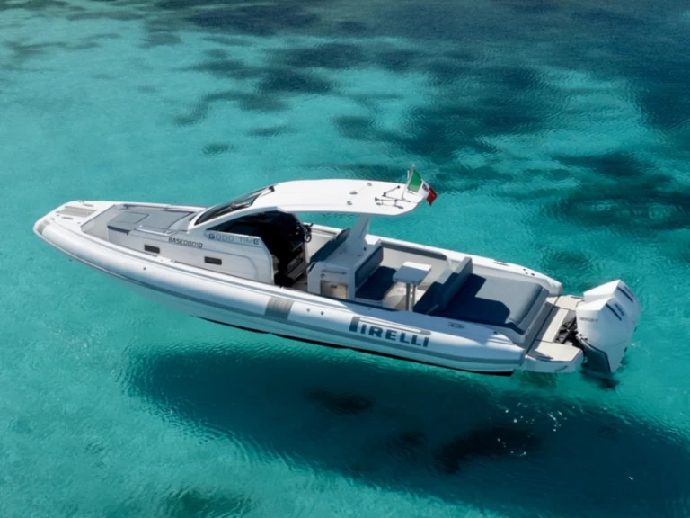 Pirelli Pirelli 35 mieten Porto Cervo