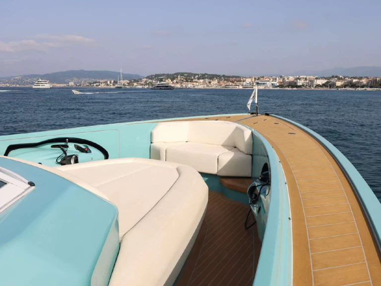 Ein Wajer 55 S mieten in Cannes