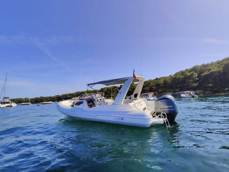 YachtCharter in Mandelieu-la-Napoule - Marco E-Motion 29’ auf SamBoat