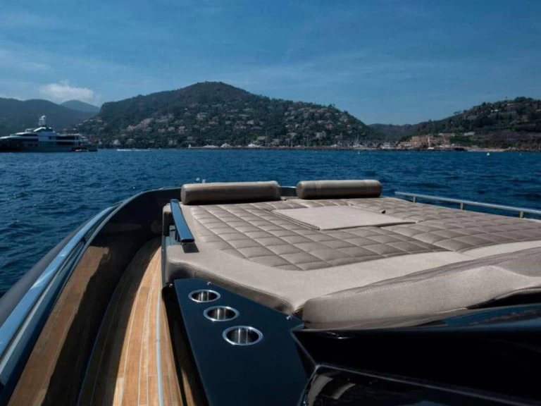 Ein Sacs REBEL 47 mieten in Cannes