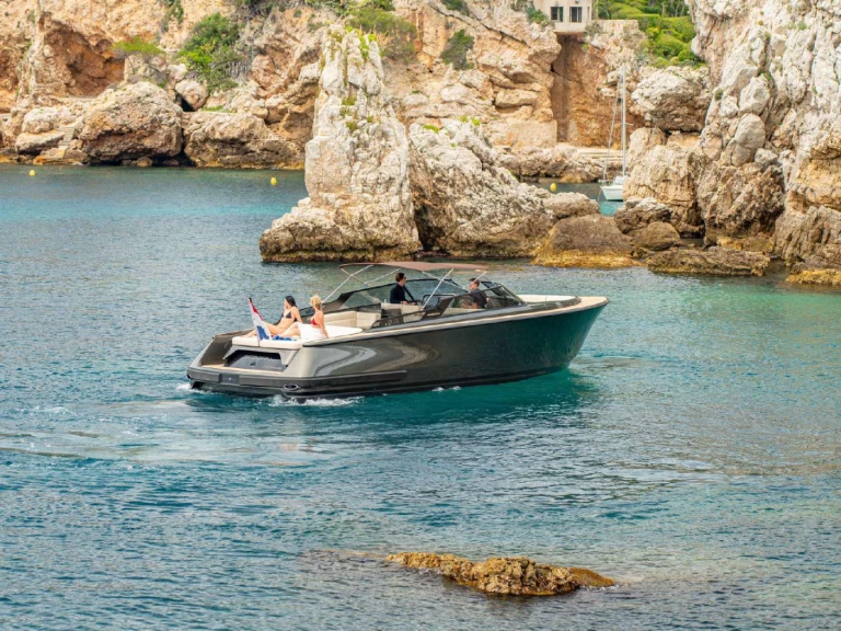 Ein Reborn Bowrider 38 mieten in Antibes