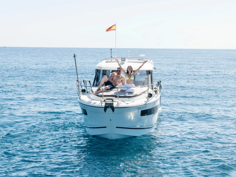 Ein Jeanneau Merry Fisher 895 Cruiser mieten in Alicante