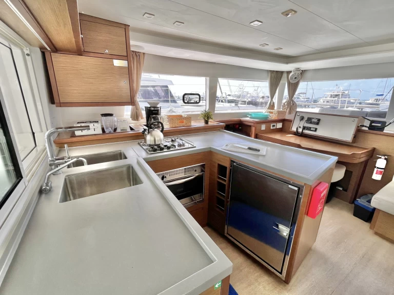 Lagoon Lagoon 450 F mieten Parham Town