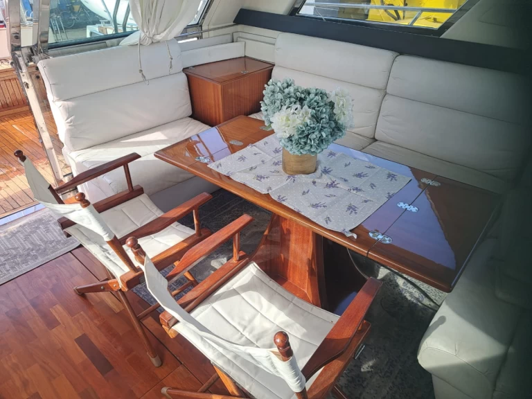 Ein morosini superitalia fly bridge 52 mieten in Palermo