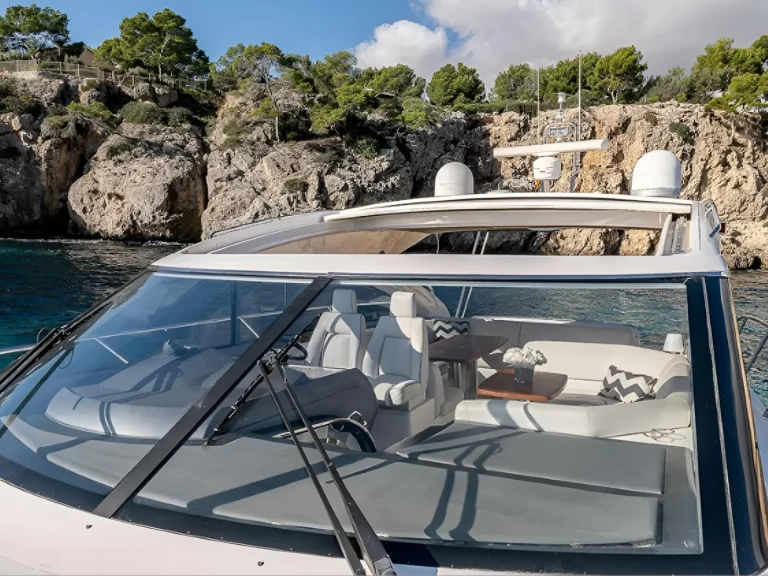 Ein Princess Princess V48S mieten in Juan-les-Pins