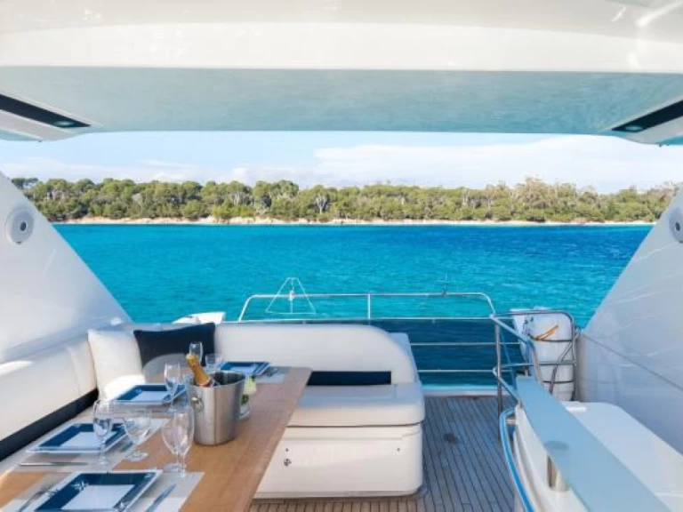 Ein Princess Princess 64 Fly mieten in Beaulieu-sur-Mer