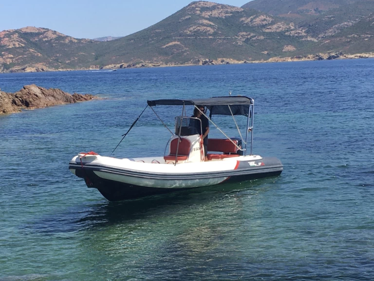 Schlauchboot mieten in Galéria zum besten Preis