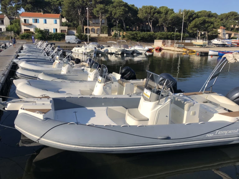 Schlauchboot mieten in Six-Fours-les-Plages - Capelli Capelli 700